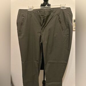 Democracy‎ women’s Olive Pants. Size 10. NWOT